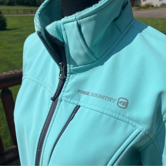 Free Country Women's hard shell Jacket - Picture 2 of 7